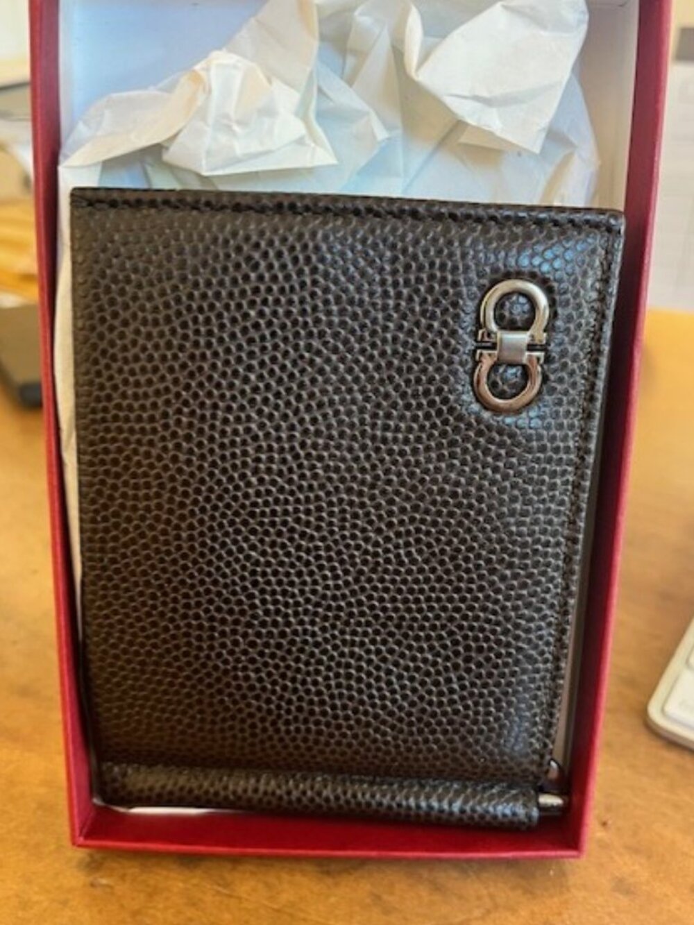 NWT Salvatore Ferragamo Men's Bifold Wallet w/ clip, Pebble Calf Chocolate